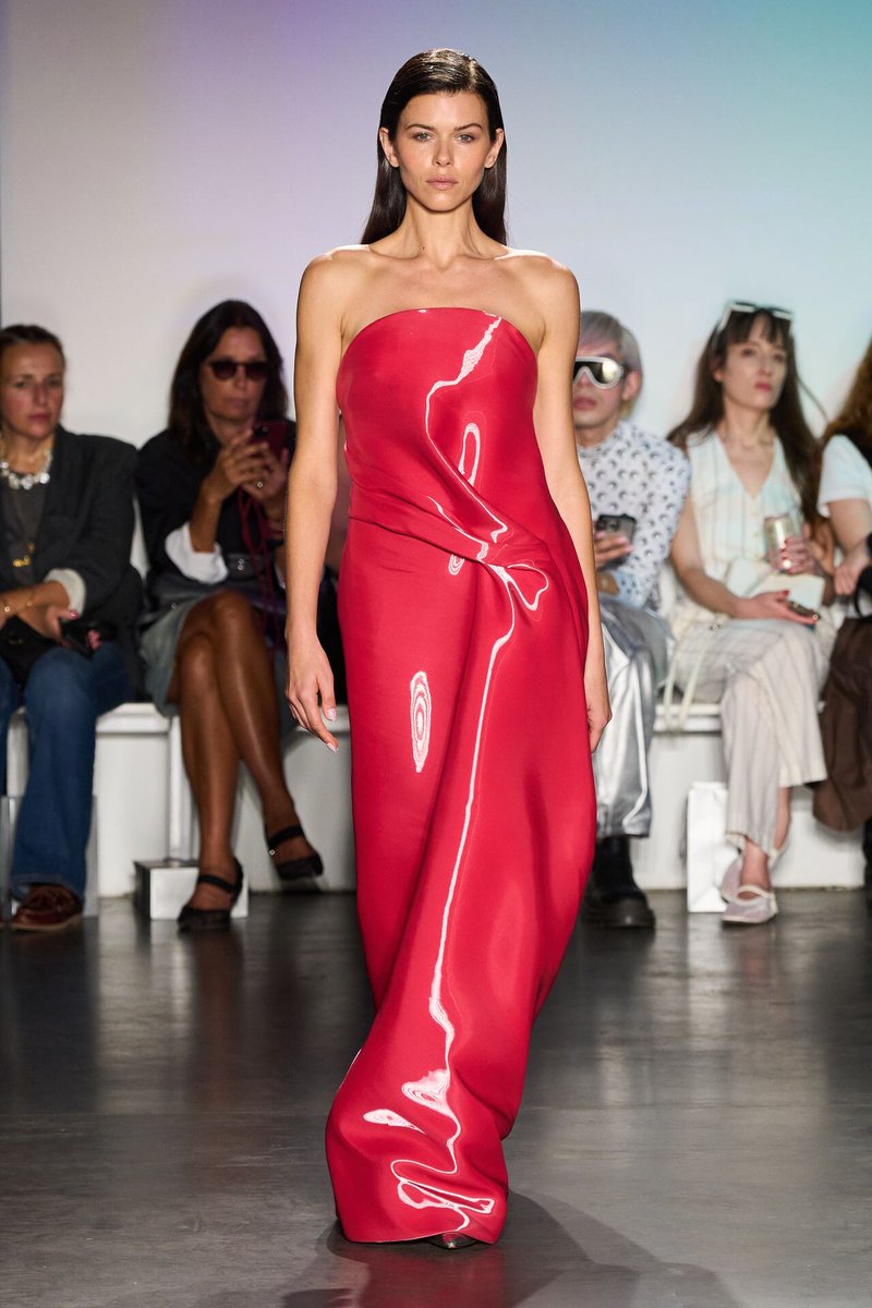 kendam_com's tweet photo. Kate Barton Spring Summer 2026 collection fashion show at New York Fashion Week SS26 (September 11, 2025) https://t.co/Z2JRR3xlsk
#KateBarton #SS26 #Runway #NewYork #FashionWeek #NYFW #Kendam https://t.co/ufszeBjkud