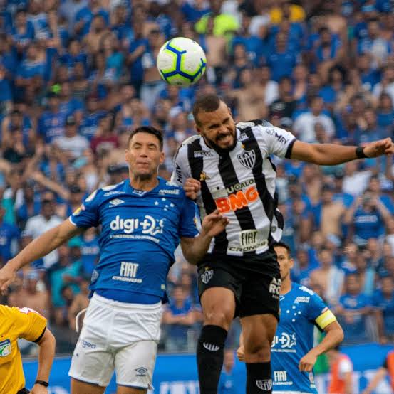 Noitedecopa's tweet image. 🏆 Maior campeão de MINAS GERAIS ao longo dos anos

1937-1965: 🐓Atlético-MG (1 título)

1966-1970: 🐓Atlético-MG e 🦊Cruzeiro (1 título)

1971-1975: 🐓Atlético-MG (2 títulos)

1976-1990: 🐓Atlético-MG e 🦊Cruzeiro (2 títulos)

1991: 🦊Cruzeiro (3 títulos)

1992: 🦊Cruzeiro (4…