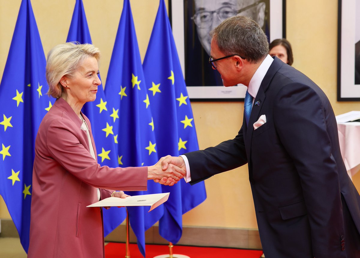 KazBrussels's tweet image. Ambassador Roman Vassilenko presented his Letters of Credence to the Presidents of the European Council &amp;amp; Commission in Brussels. 
🤝 Kazakhstan &amp;amp; the EU reaffirmed commitment to deeper political dialogue &amp;amp; stronger trade ties
#Kazakhstan #EU #Diplomacy

🔗gov.kz/memleket/entit…