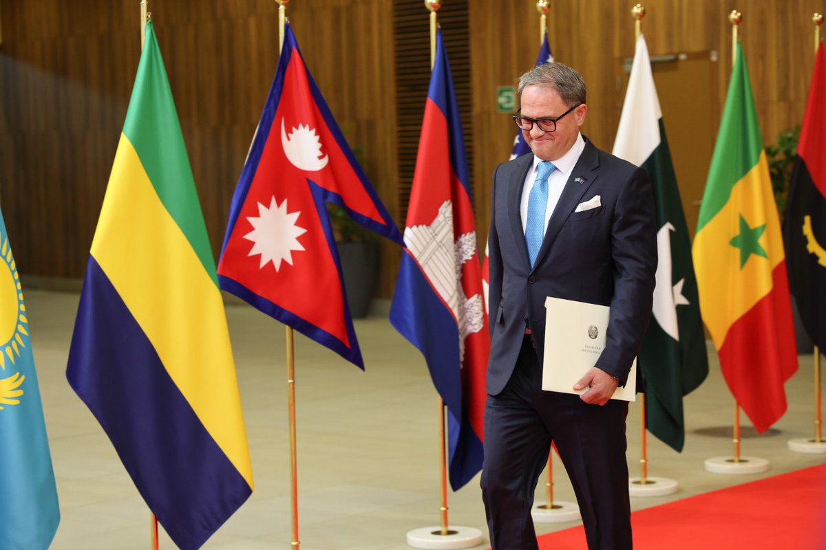 KazBrussels's tweet image. Ambassador Roman Vassilenko presented his Letters of Credence to the Presidents of the European Council &amp;amp; Commission in Brussels. 
🤝 Kazakhstan &amp;amp; the EU reaffirmed commitment to deeper political dialogue &amp;amp; stronger trade ties
#Kazakhstan #EU #Diplomacy

🔗gov.kz/memleket/entit…