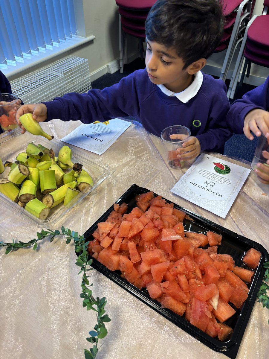 olive_bolton's tweet photo. Our #SunnahSnackShack has been a huge hit with the pupils #HealthyChoices #Snacks #WeAreStar #HealthyEating #Decisions #Ambition #Playtimes #Inspired #Food https://t.co/3KdxFLF5CQ