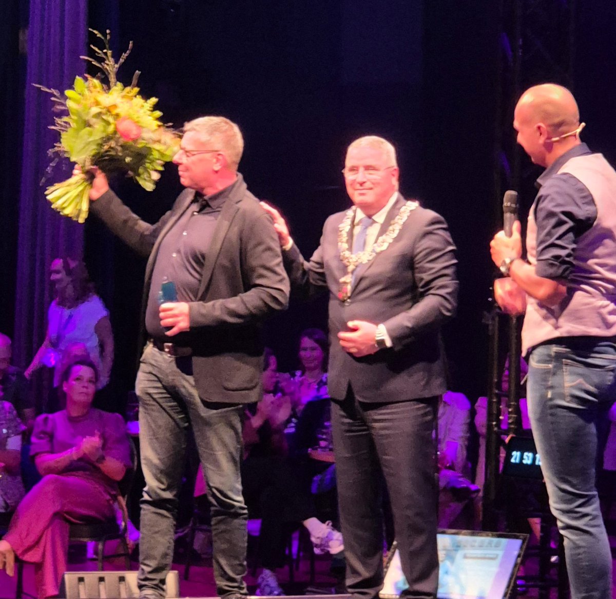 Ruud Sweegers is Veldhovens Ondernemer van het Jaar. Dat is zojuist bekend gemaakt op het podium in De Schalm. Veldhoven Verbindt houdt daar op dit moment een evenement met alle ondernemers en de burgemeester.