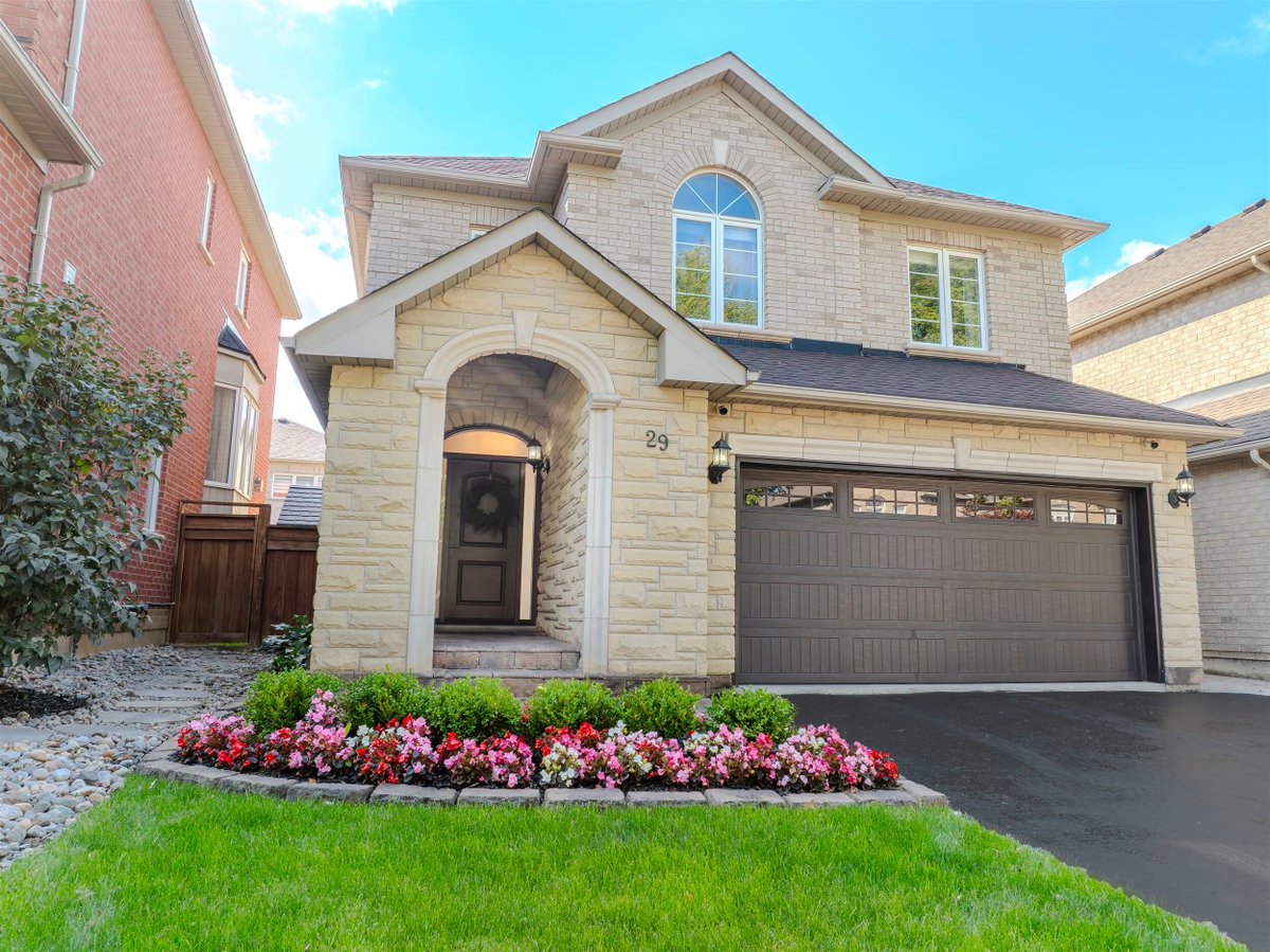 🏡 NEW LISTING! 29 Grapevine Dr, Vellore Village
💵 $1,399,900 | 🛏️ 4 | 🛁 3  Modern 2-storey w/ soaring ceilings, quartz kitchen, finished bsmt &amp; close to HWY 400, Vaughan Mills, and amenities
📩 More Info:  bit.ly/46fg8Vt
#VaughanRealEstate #DreamHome