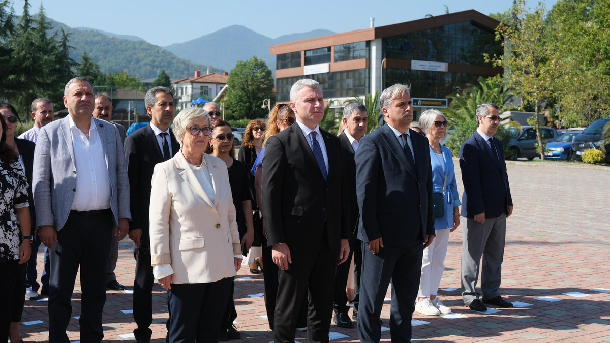 🎓 Kaymakam <a href="/SAYazici_/">Şaban Arda Yazıcı</a> , haftanın eğitim camiamıza hayırlı olması temennilerini iletti.