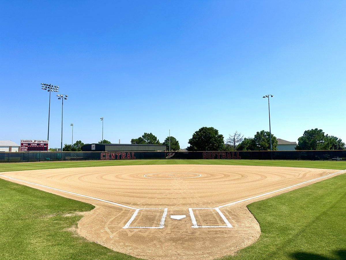 One of the last of our kind🤌🏼
First of many hours <a href="/mal_moon10/">Mal Moon</a>, <a href="/CoachScarf/">Brittany Lee Scarafiotti</a>, and staff spend getting her ready to play! FALL BALL is here and we are ready to watch our Chargers get after it!👏🏼
<a href="/KISDAthletics/">Keller ISD Athletics</a> <a href="/Chargers_CHS/">⚡️Keller Central Athletics⚡️</a> <a href="/CoachReich12/">Russell Reichenbach</a> #BTM