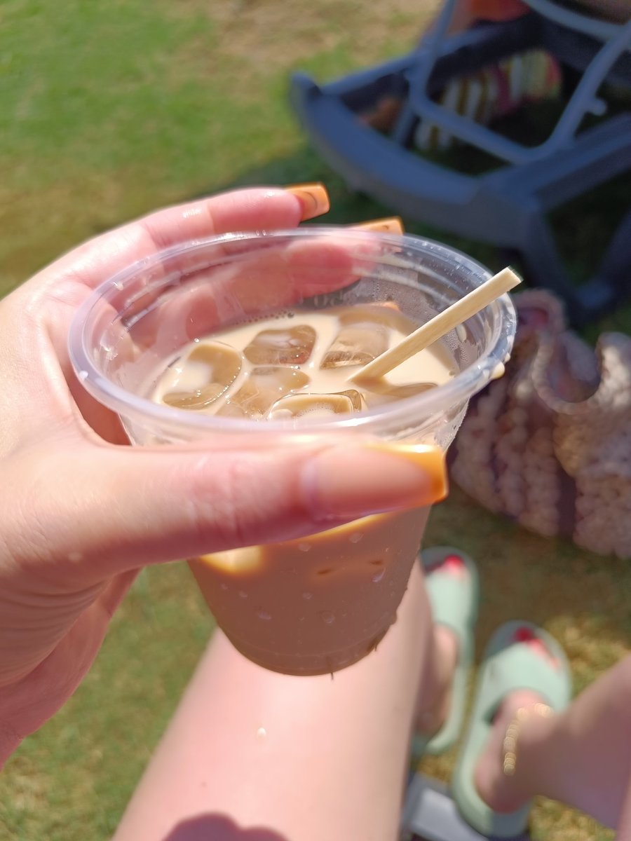 Sucht, Liebe, Verlangen all das spürst du direkt wenn du mein Profil stalkst 
Ich werde dir alles nehmen was du hast und mich daran ergötzen