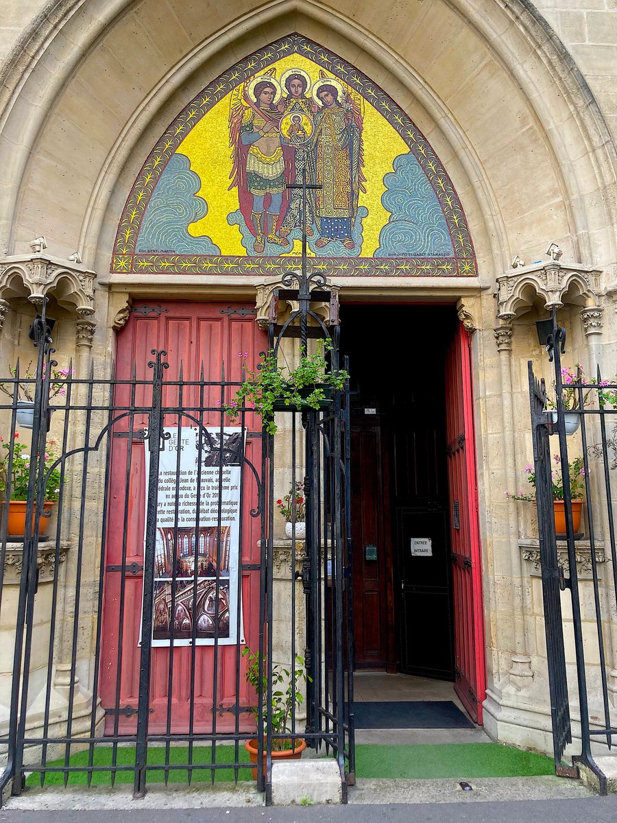 focusonparis's tweet photo. Thursday threesome: a beautiful Romanian Orthodox Church of the Archangels Michael, Raphael, and Gabriel constructed between 1374 and 1379, in the #LatinQuarter. #architecture #churchesofparis https://t.co/suknxQmJsC