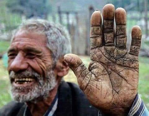 آج نہ آنے دوں گا تجھ کو میں آنکھوں سے باہر 
دھاڑیں مار سمندر  . . چاہے ٹھاٹھیں مار سمندر
 
( رانا سعید دوشی )