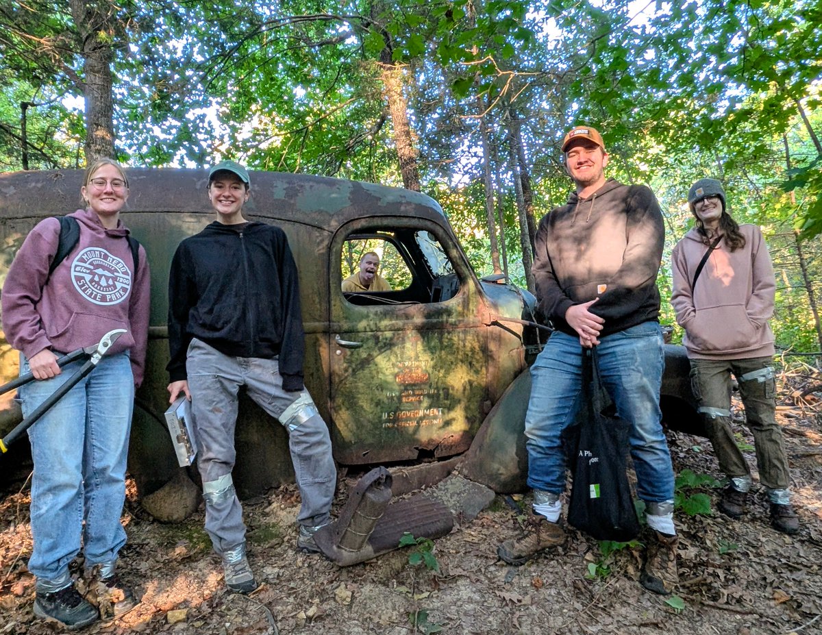 Moving to Mizzou calls for new #SnapshotUSA deployments! MU students assisted with deploying cameras last weekend at Baskett Forest. Looking forward to seeing what we will find this year! 📸🦌