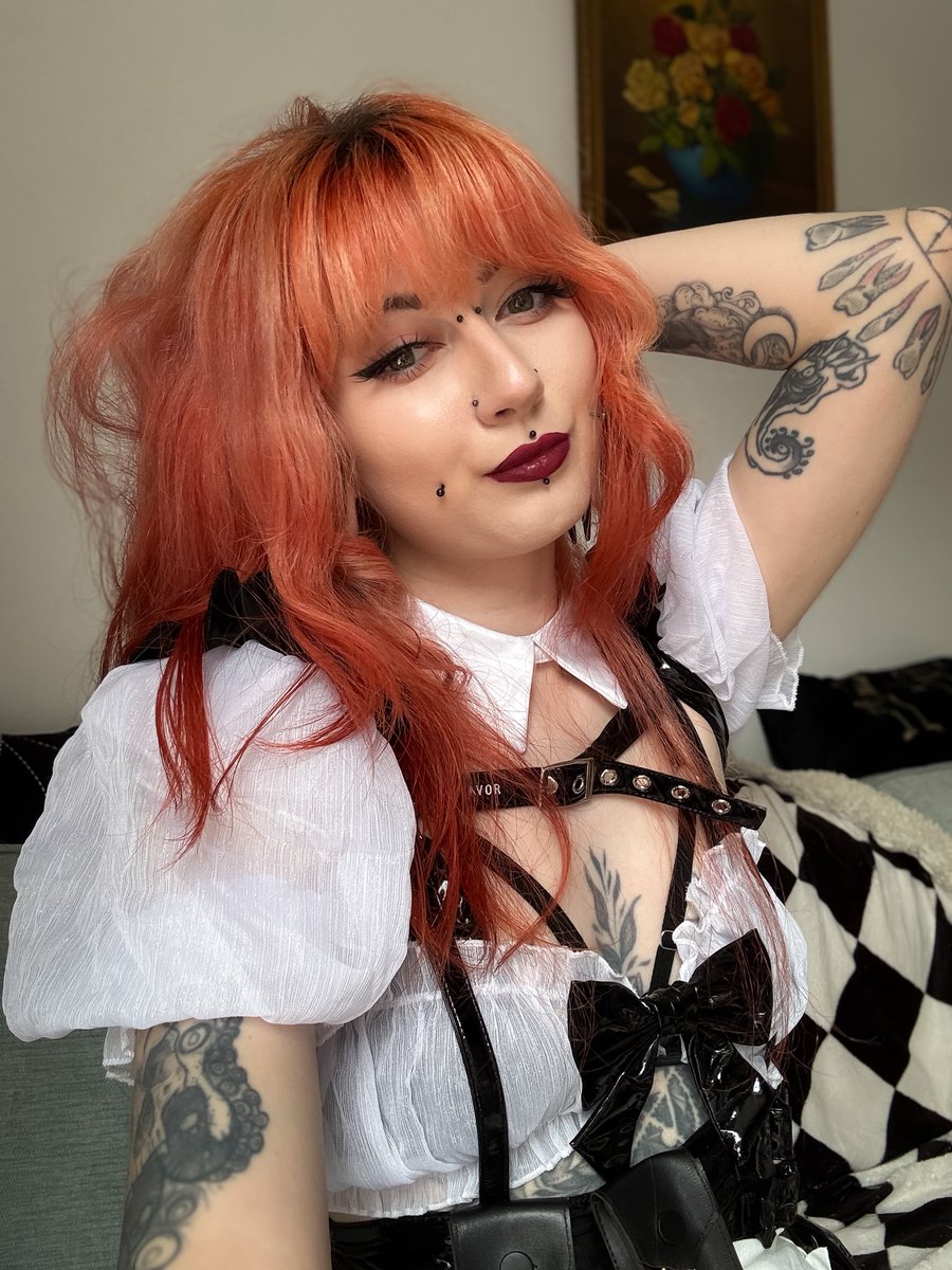 Shpooky Sarah 🖤 tweet media