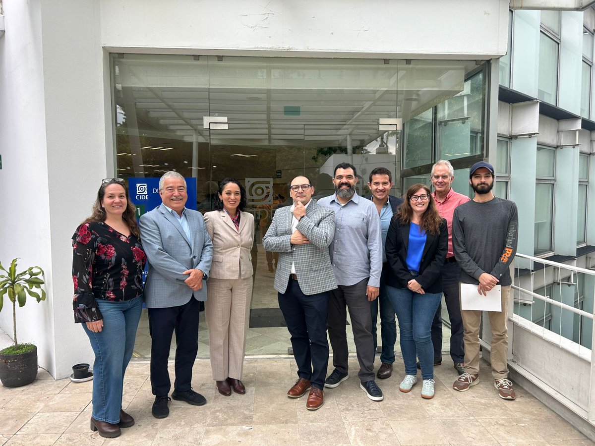 CIDE DEI (@cide_dei) on Twitter photo Agradecemos la visita del Emb Francisco De la Torre <a href="/fdelatg/">Francisco de la Torre 🥑</a> Designado en Indonesia. A partir de ahora habrá una relación fructífera y de apoyo en su encargo. Cuente con la DEI. Agradecemos la visita del Emb Francisco De la Torre <a href="/fdelatg/">Francisco de la Torre 🥑</a> Designado en Indonesia. A partir de ahora habrá una relación fructífera y de apoyo en su encargo. Cuente con la DEI.