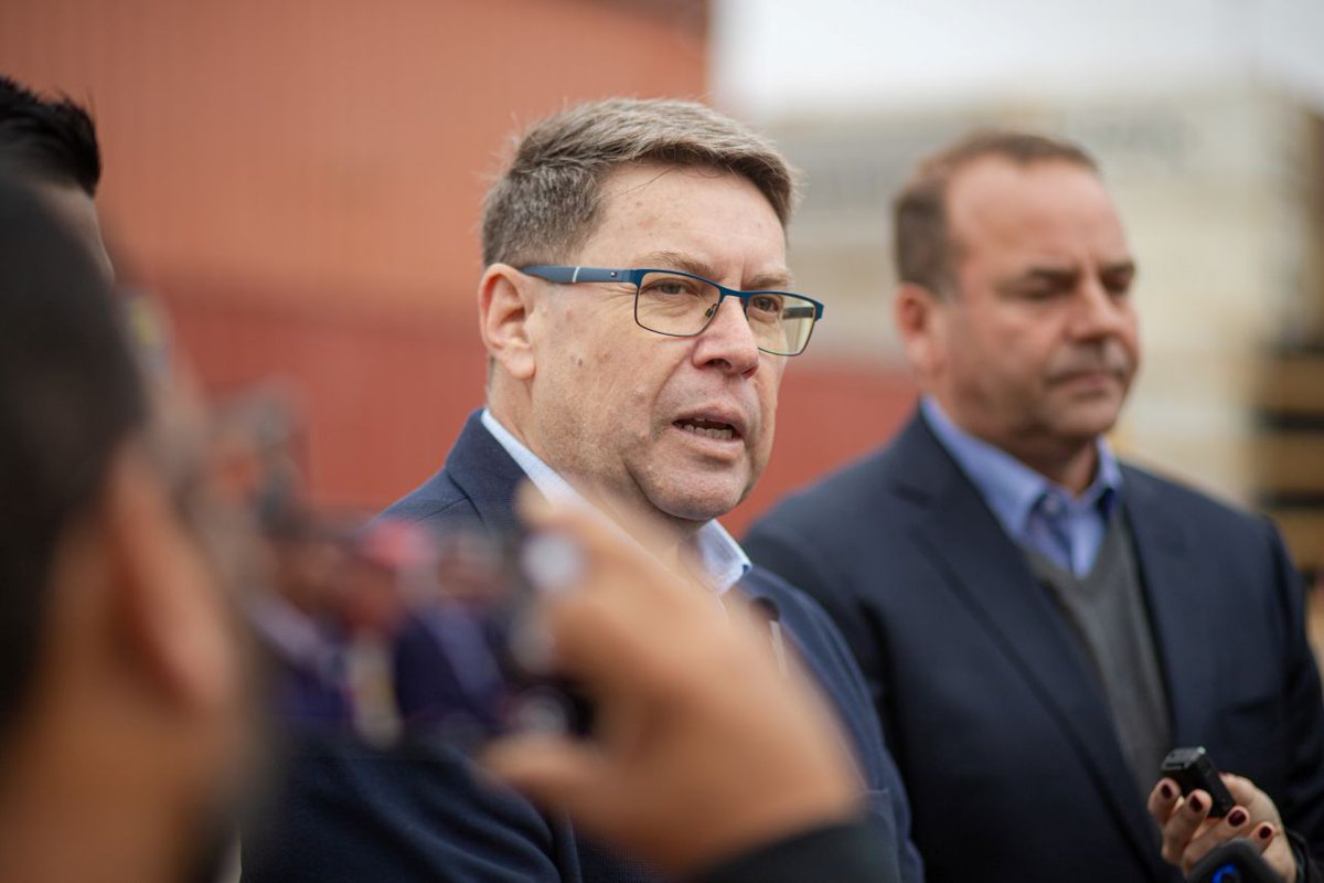 En una conferencia de prensa el Gobernador Diego Paco, junto al Gerente General de EPA, Jorge Cáceres, y el Gerente Comercial de TPA, Hermann Gratzl, comentaron los avances del corredor bioceánico con