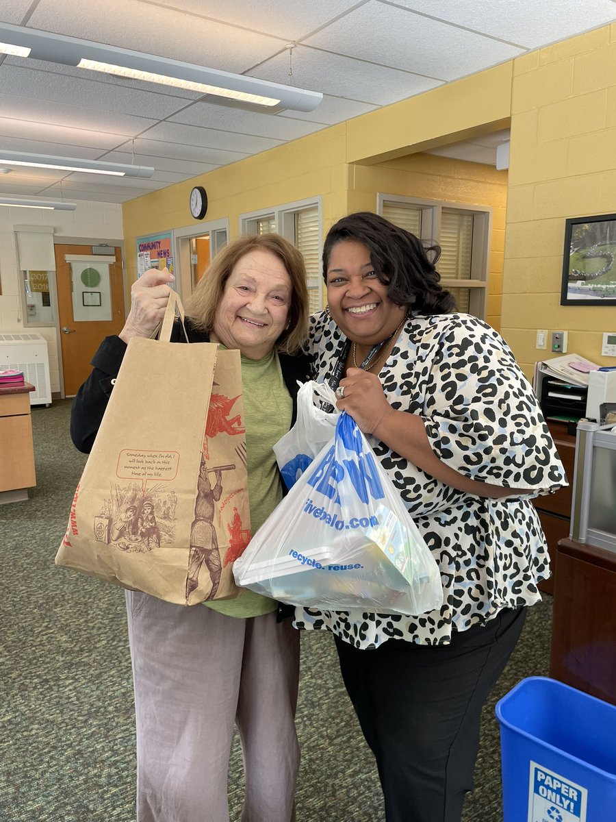 CSL_BelPreElem's tweet image. Today the beautiful Ms. Sandee dropped off a donation of school supplies for Panda Scholars! THANK YOU! @LearnerDSLI @BelPrePandas @MCPSEspanol @CSMCPS_Leader @MCPS @CSconnect_MCPS