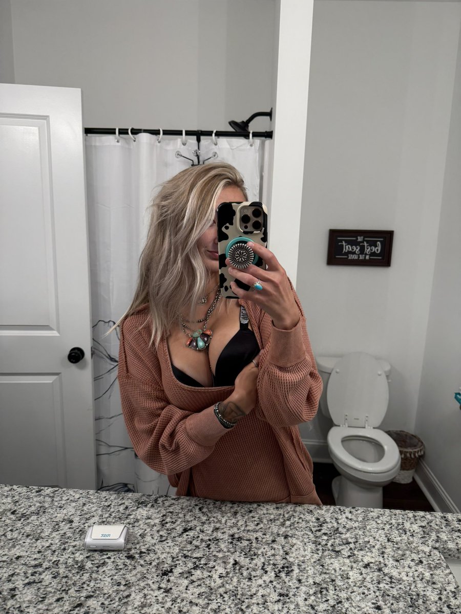 Lucy tweet media