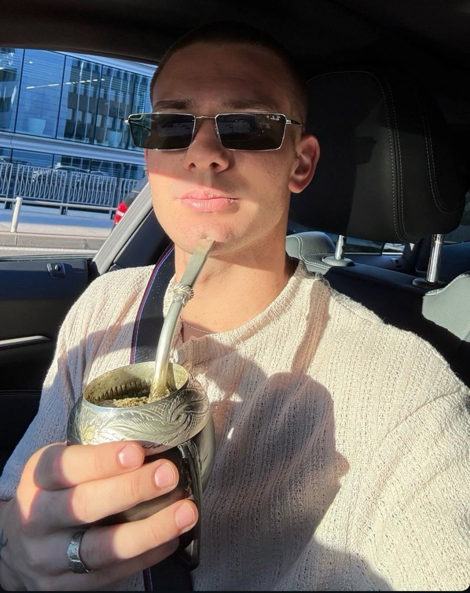 عملکرد ماستانتونو با پیراهن رئال و آرژانتین:

6 games 
6 matches 
6 appearances 

نیو مسی؟ 🤯🔥