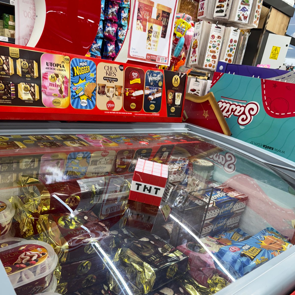 atakankupcuoglu's tweet photo. Biri markete bomba bırakmış https://t.co/a1Ue58jfCR