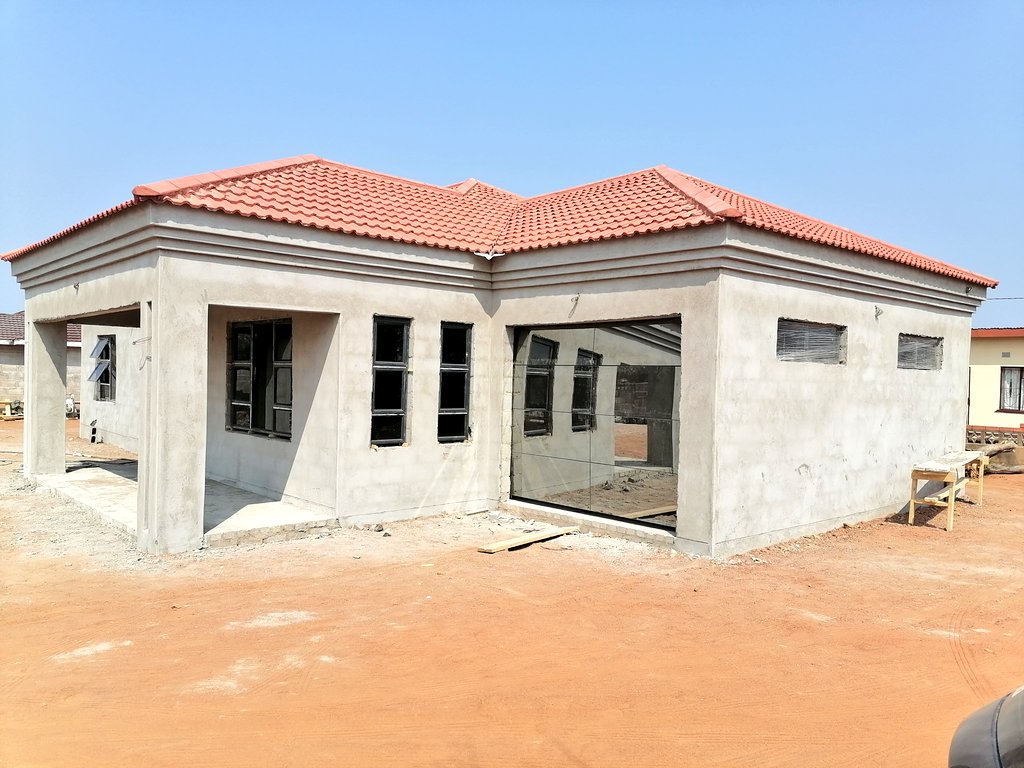 Kxng_Phexx's tweet image. 🏗️🧱 Block by Block
We bring ideas to reality
📍MOSHUPA, DIBOTONG
📞72552987
Le nne le bonno ba mmatota