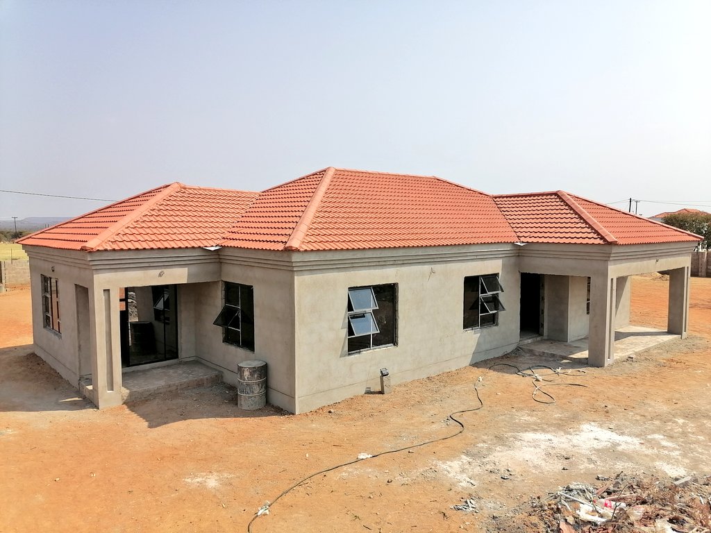 Kxng_Phexx's tweet image. 🏗️🧱 Block by Block
We bring ideas to reality
📍MOSHUPA, DIBOTONG
📞72552987
Le nne le bonno ba mmatota