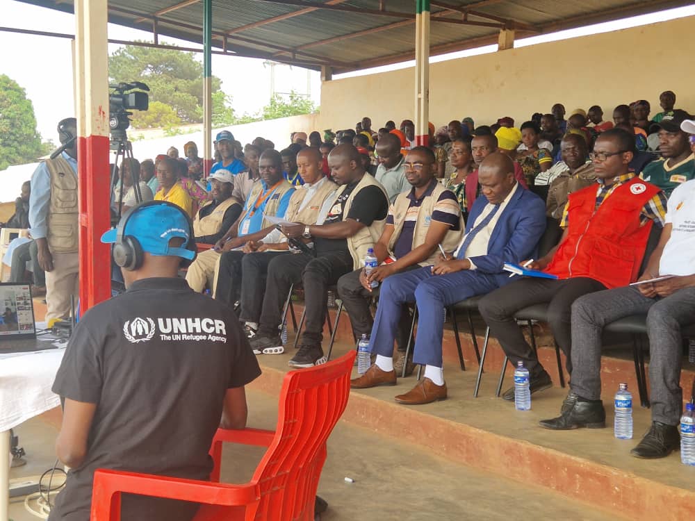 UNHCR_Burundi's tweet image. 📍À Nyanza-Lac #Burundi, des rapatriés ont partagé leur vécu du retour lors d&apos;1 échange virtuel avec des Burundais encore en exil sur l’accès à la terre, logement &amp;amp;mécanismes contre les conflits fonciers. 
🙏Merci aux donateurs🇪🇺🇺🇸 pour soutenir un retour digne
#SolutionsDurables
