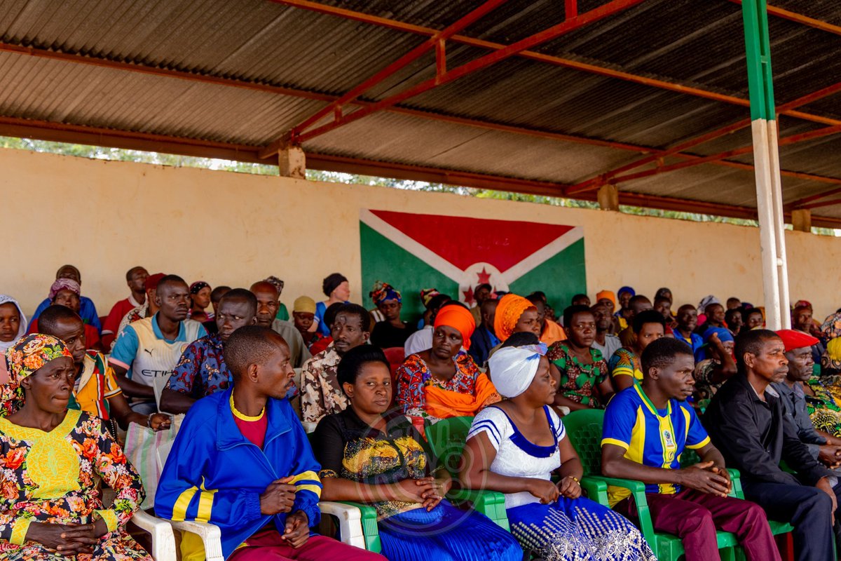 UNHCR_Burundi's tweet image. 📍À Nyanza-Lac #Burundi, des rapatriés ont partagé leur vécu du retour lors d&apos;1 échange virtuel avec des Burundais encore en exil sur l’accès à la terre, logement &amp;amp;mécanismes contre les conflits fonciers. 
🙏Merci aux donateurs🇪🇺🇺🇸 pour soutenir un retour digne
#SolutionsDurables