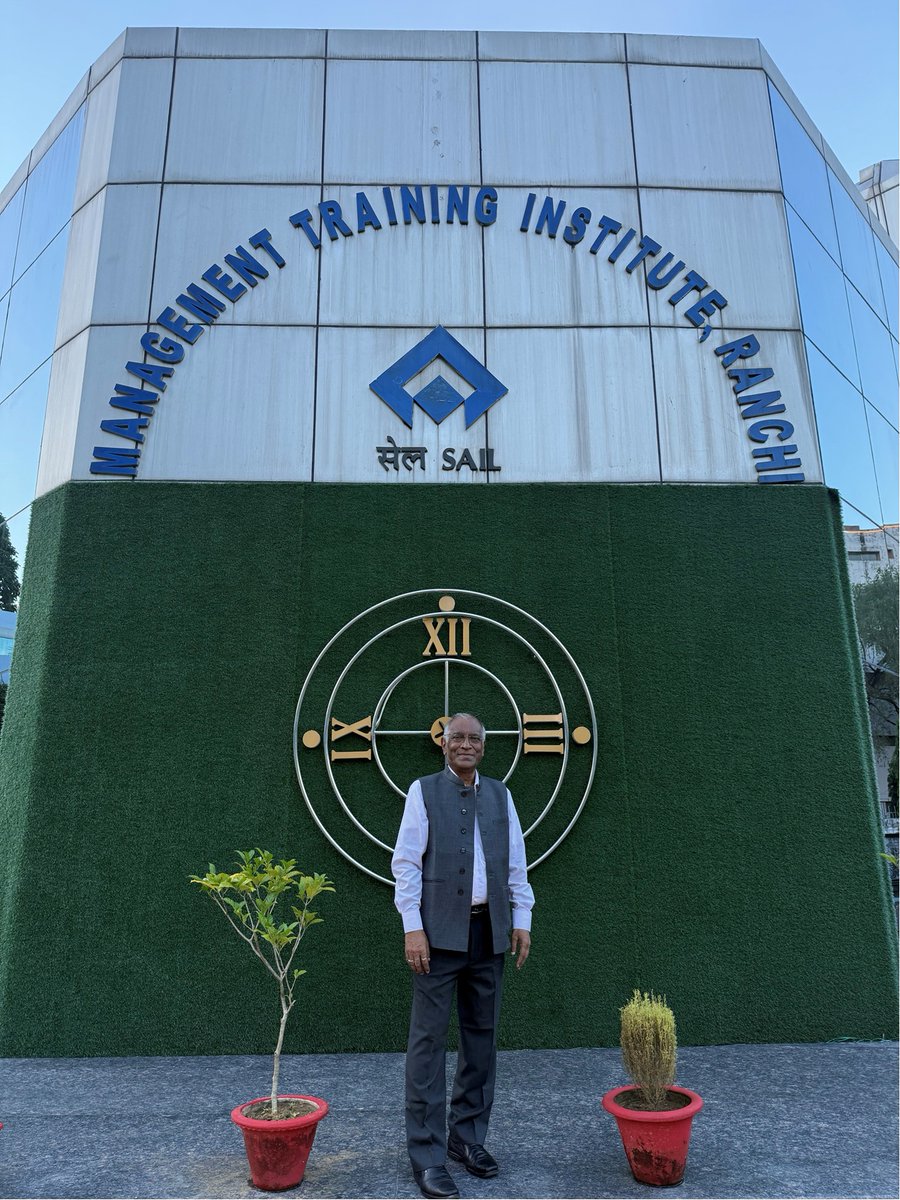 paritoshbasu's tweet image. I had the opportunity to visit the Management Training Institute of @SAIL and interact with a group of their senior and middle-level officials on #ProjectFinance. It was a very interactive group of professionals that made the sessions lively, with multidimensional observations,…