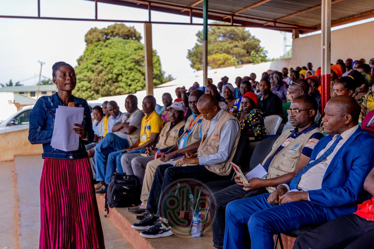 UNHCR_Burundi's tweet image. 📍À Nyanza-Lac #Burundi, des rapatriés ont partagé leur vécu du retour lors d&apos;1 échange virtuel avec des Burundais encore en exil sur l’accès à la terre, logement &amp;amp;mécanismes contre les conflits fonciers. 
🙏Merci aux donateurs🇪🇺🇺🇸 pour soutenir un retour digne
#SolutionsDurables