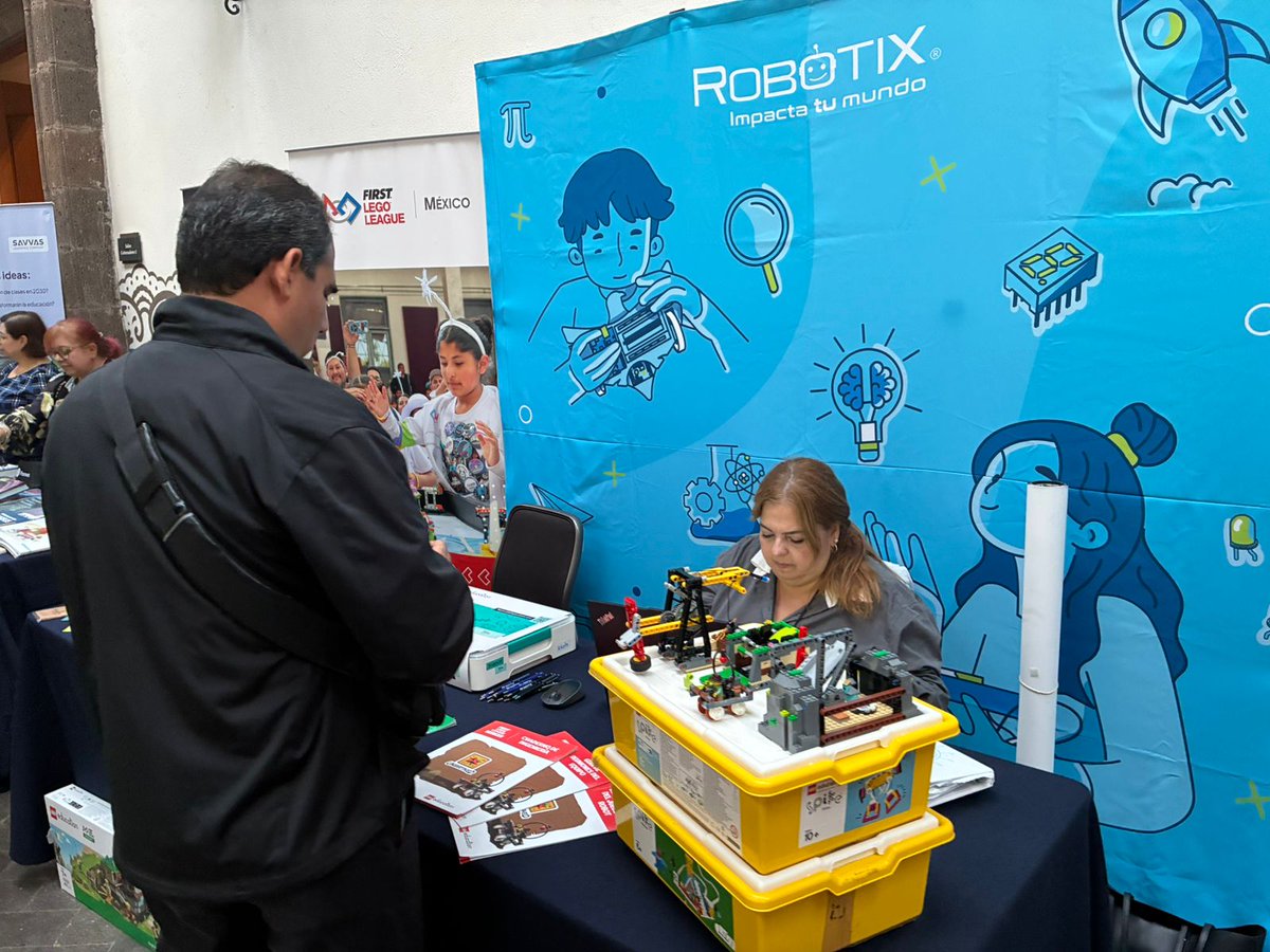 SoyRobotiX's tweet image. 🚀 Estuvimos en el Seminario Nacional de la Red de Colegios Semper Altius en Querétaro, compartiendo nuestros programas STEM. 💡

Impulsando a estudiantes y docentes a crear, innovar y transformar el futuro. ✨

#SoyRobotiX #STEM #FLLMéxico #LEGOEducation