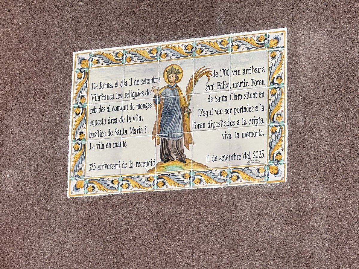 Ajuntament de Vilafranca del Penedès (@vilafrancaaj) on Twitter photo 🪧Descoberta de la placa commemorativa de l’arribada de les relíquies de Sant Fèlix a #Vilafranca l’11 de setembre de l’any 1700 i cant dels goigs escrits per Joan Solé Bordes i música de Paton Soler.
L’acte s’ha fet a la cruïlla del c/ Pines amb la pl. Milà i Fontanals. 🪧Descoberta de la placa commemorativa de l’arribada de les relíquies de Sant Fèlix a #Vilafranca l’11 de setembre de l’any 1700 i cant dels goigs escrits per Joan Solé Bordes i música de Paton Soler.
L’acte s’ha fet a la cruïlla del c/ Pines amb la pl. Milà i Fontanals.