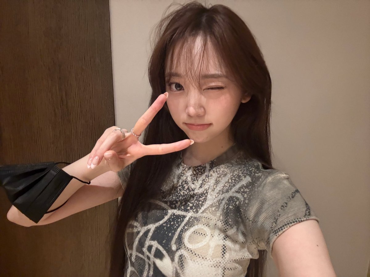 idolyseo's tweet image. youngseo is posting lots of pretty pictures these days im so happy