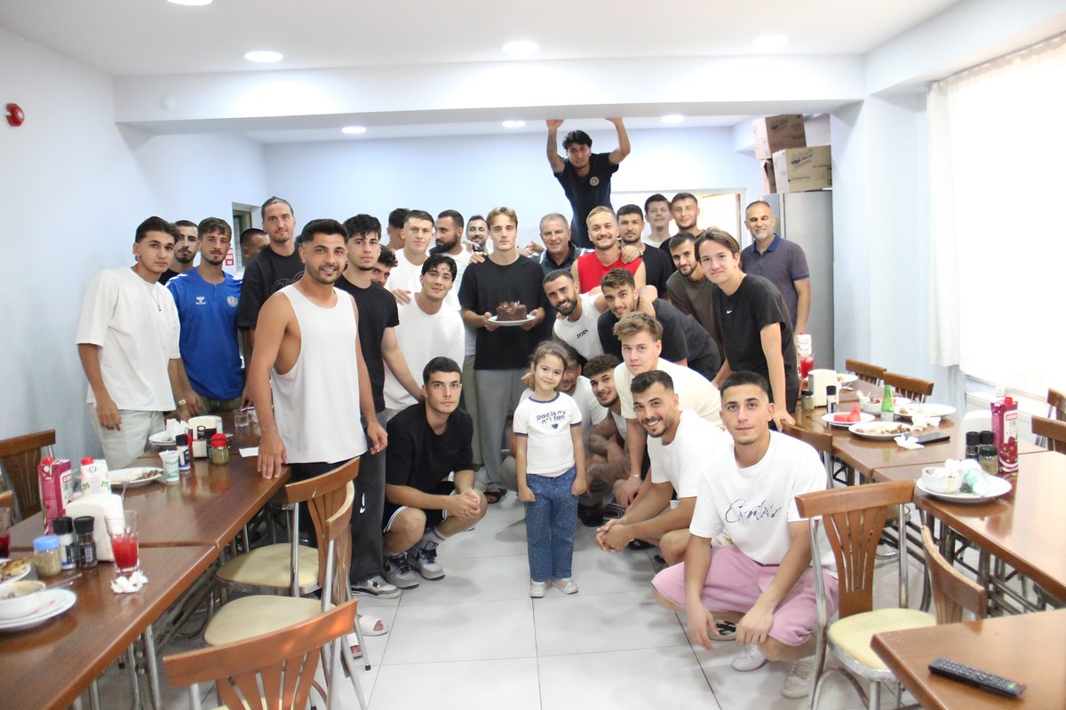 Akşam idmanı sonrası Serkan Köse'nin doğum günü kutlandı.

Mutlu Yıllar Serkan Köse! 🎂

#BizAnkarasporuz 💙🤍