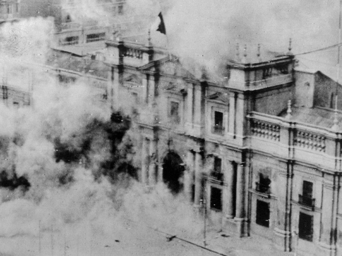 Vuelvo solo a decir esto .....Nunca más un golpe a la democracias ,nunca más muertes ,nunca más detenidos desaparecidos, nunca más familias destruidas ...Solo los cobardes toman ese camino  ..abrazos a todos que como yo perdimos a alguien 😔.....NAZA🫅