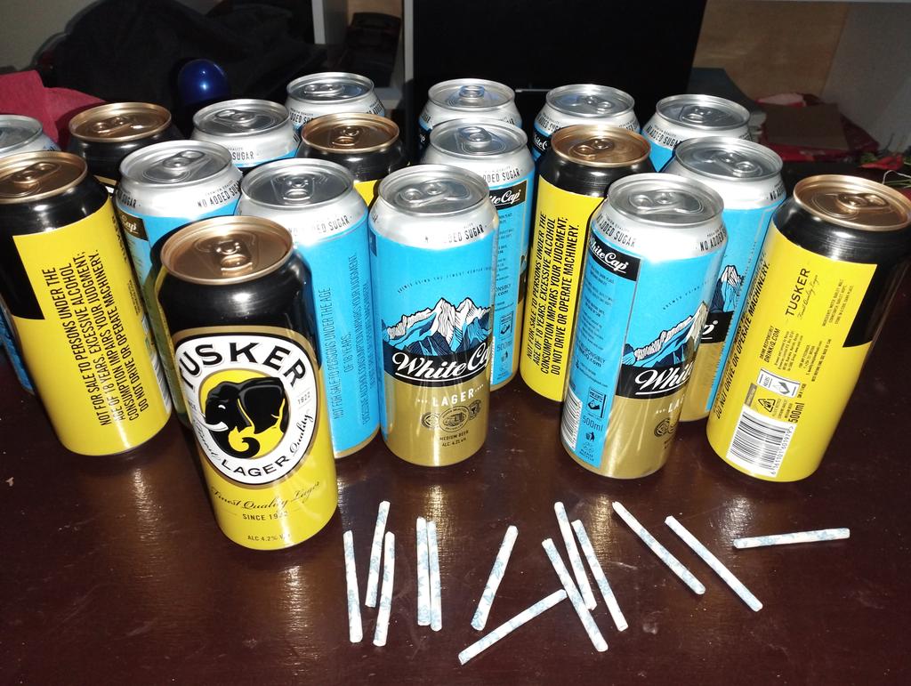 Kuna siku tukiwa na morio wangu tumepiga deal, kuingiana tukanunua midaharati.  Tukakunywa cans kumi kumi na bangi saba saba
The following day tulikua Kwa drip. Nilikua naongea lugha haijawahi skika kwa hii dunia, nosebleeing damu ilikua inatoka kama tap. Hivo ndio niliacha fangi