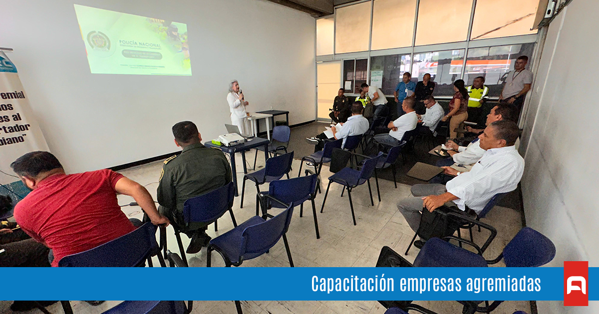 Atransec's tweet photo. @Atransec
 inicia el cronograma de actividades y jornadas de #capacitación en las empresas agremiadas, de la mano de personal especializado de la 
@PoliciaColombia
#transporteterrestre #transporteurbano  #transporteseguro #transportecolombia https://t.co/vqAQe28ppD