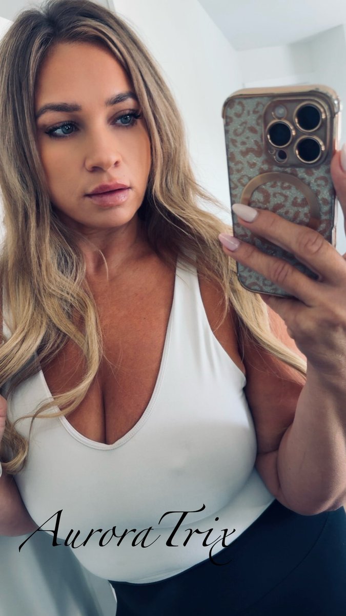 Aurora_Trix's tweet image. Look too long and remember.. your place isn’t beside me, it’s beneath me.