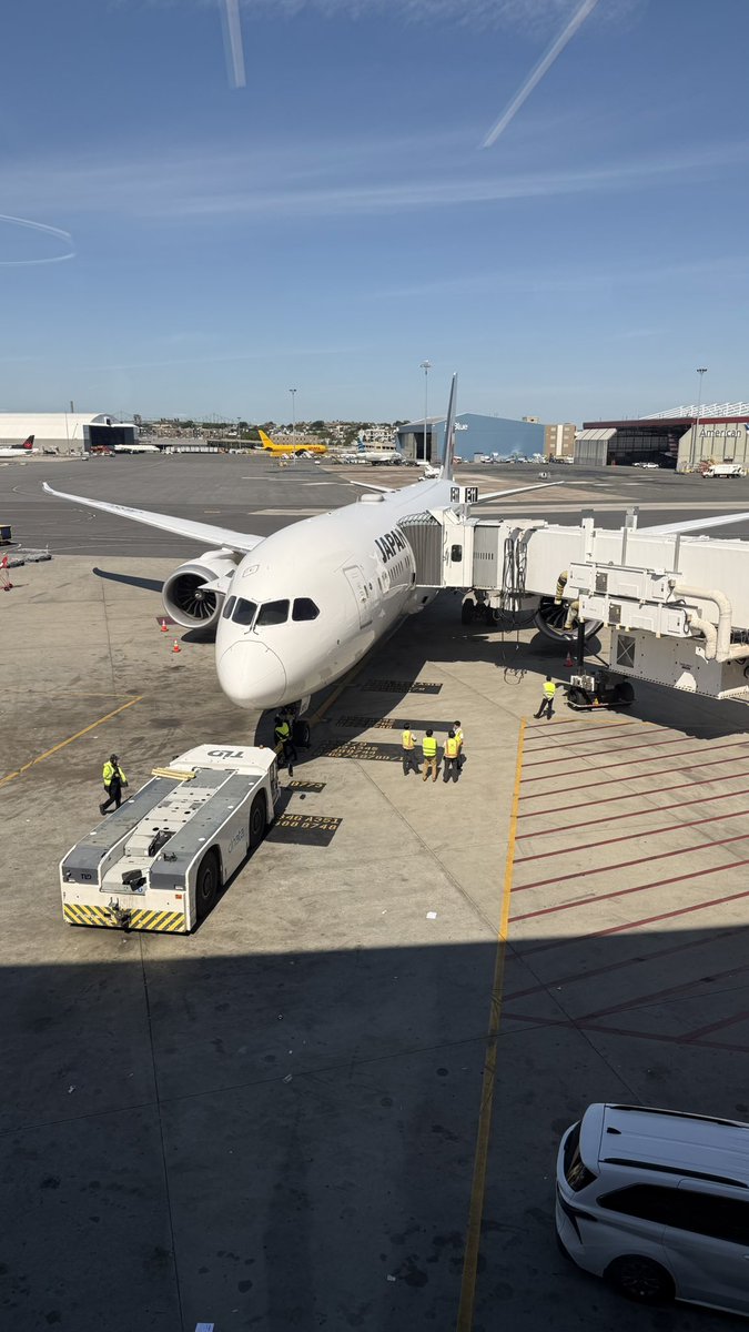 さて、そろそろ搭乗かな。ボストン良いとこだった。250%くらい今まで行った街よりキレイだし、それほど大きくないのに見どころいっぱいだし、ヨーロッパ的ですね。

明日の到着時の成田の天気が気になるなー。