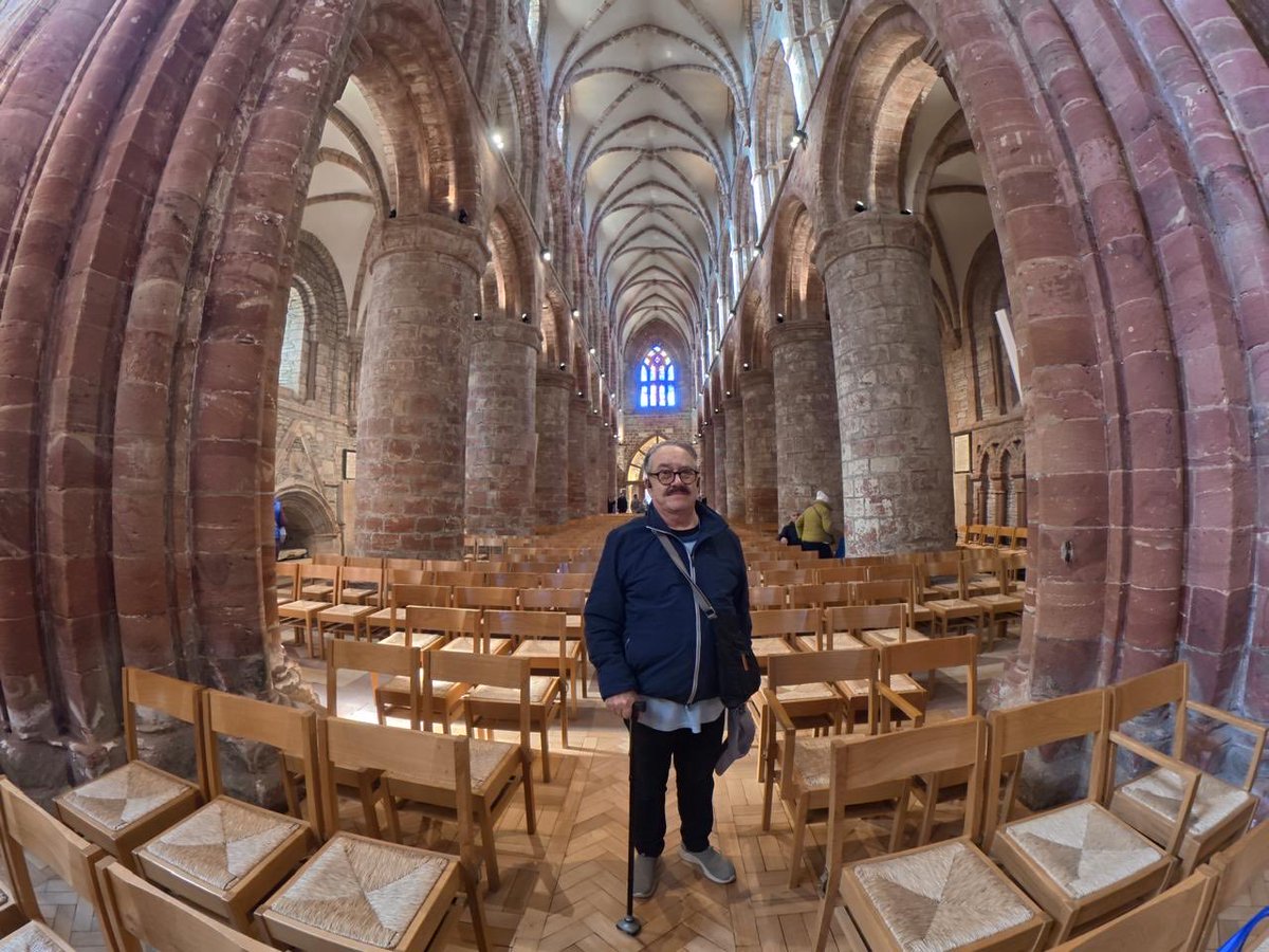 tiopedritosola's tweet photo. St Magnus Church in Kirkwall https://t.co/i7XcBEv8op