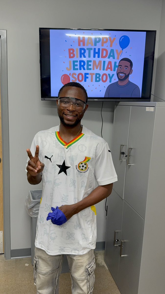 PromzyKingston's tweet image. A birthday gift doesn’t have to be money or any big gift. The thought of spending precious time to celebrate moments is just enough. Thank you #MakLab