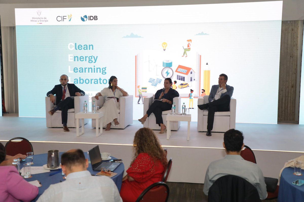 En el #CleanEnergyLearningLaboratory, plataforma global impulsada por el <a href="/CIF_Action/">CIF</a>  y <a href="/el_BID/">Banco Interamericano de Desarrollo</a> nuestra directora ejecutiva, Karen Peralta, presentó el portafolio de proyectos de #hidrógeno en Colombia y las posibilidades de inversión en este sector🍃⚡️