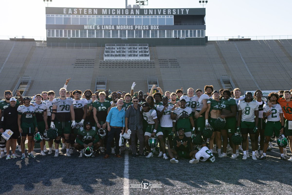 EMUFB's tweet photo. We loved having Professor Jeromy Hopgood and Professor Jeremy Proulx at practice this week!

#ETOUGH ⛓️ #TheClimb https://t.co/h69oHG4aFH