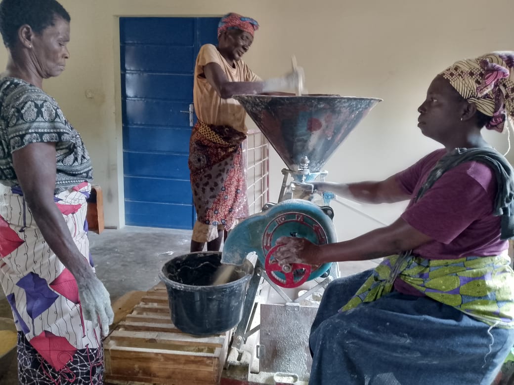 wacaprogram's tweet image. À Godjémé (Togo), les plateformes multifonctionnelles solaires du #WACA_Program changent la vie des communautés : services essentiels, revenus pour les femmes, épargne collective.
👉 Lire l’article : wacaprogram.org/fr/article/god…
#DéveloppementDurable #Autonomisation #Togo