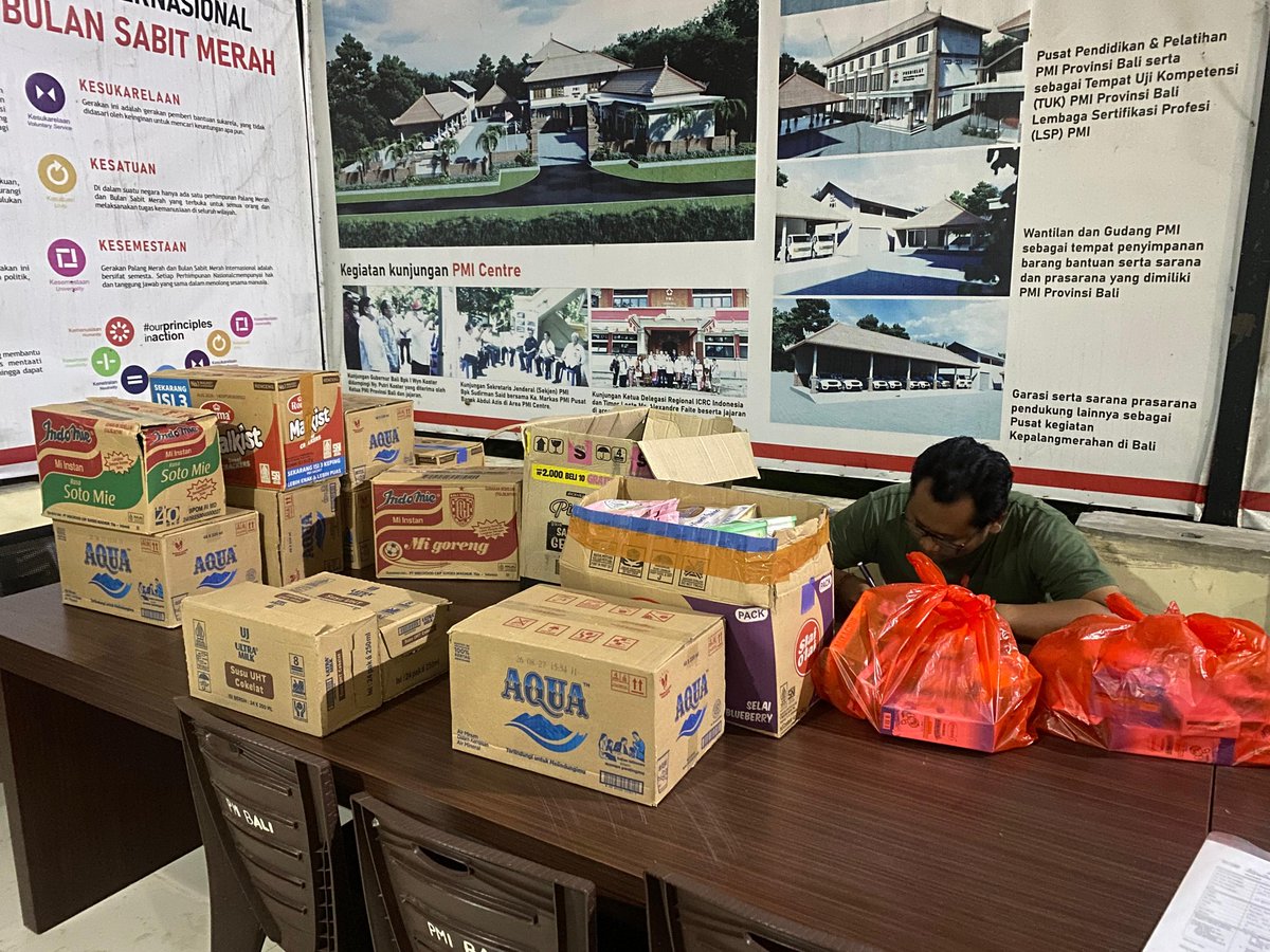 UPDATE DONASI RESPON BANJIR BALI | 10 September 2025
PMI Provinsi Bali menerima bantuan untuk masyarakat terdampak banjir di Bali dari Yayasan Get Plastic Indonesia berupa makanan, pembalut, pampers bayi, pampers lansia, obat-obatan, keperluan MCK, dan susu.
#PrayForBali