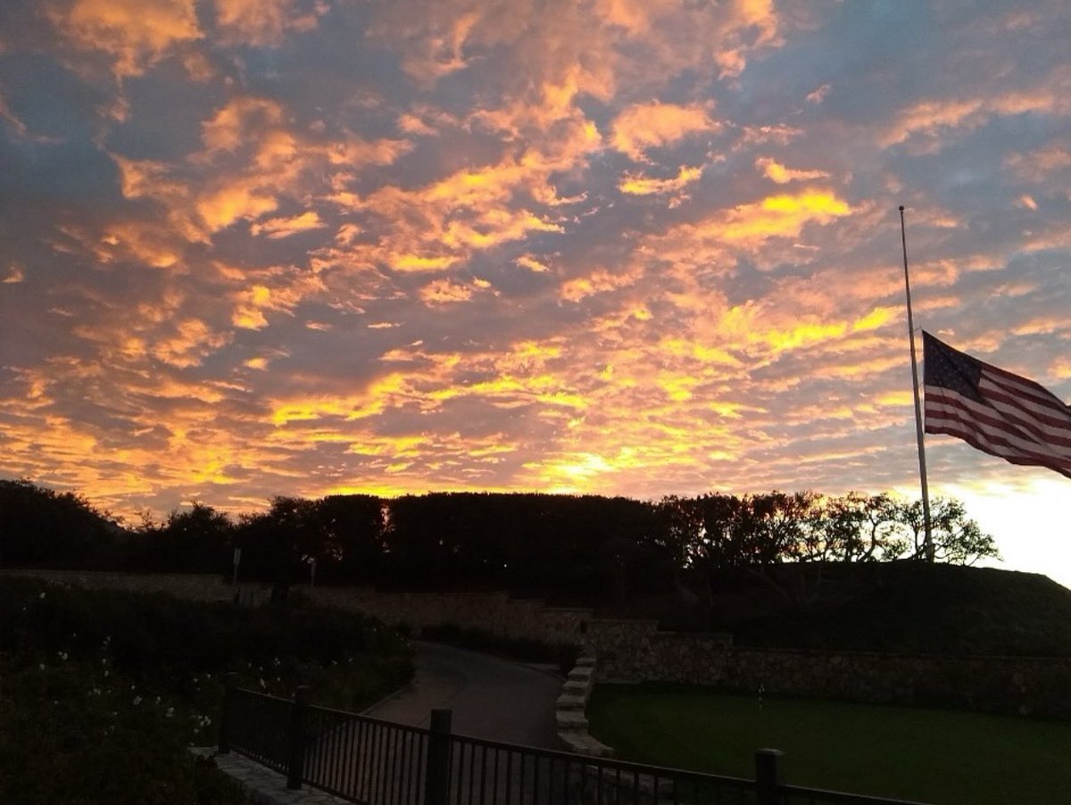 TrumpGolfLA's tweet image. Today, we pause to remember the lives lost on September 11, 2001. Let’s honor those who were taken too soon and the heroes who stepped up in the aftermath. #NeverForget #September11 #Remembrance