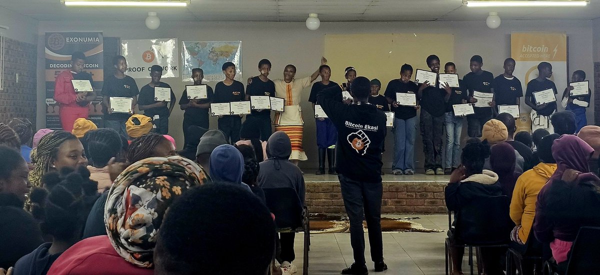 16 students graduating the <a href="/MyFirstBitcoin_/">My First Bitcoin</a> Diploma course this evening! Super stoked.

"Congratulations, now you understand how money works."
<a href="/Rotso16Rotso/">NomsaSABTC⚡</a>, Diploma Teacher.