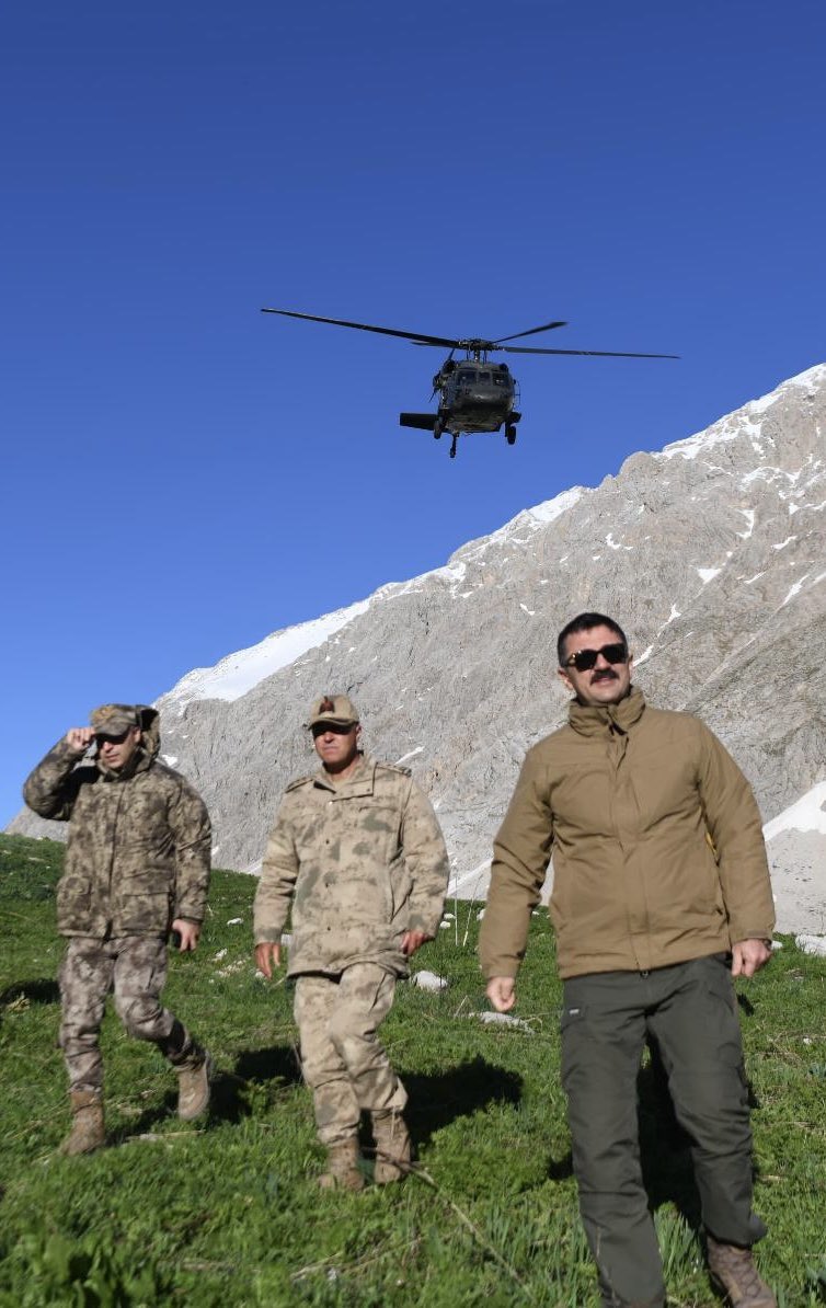 Beraber görev yaptığım, Polis müdürlüğünden başka ikinci bir kimliği olmayan, mesleğini hakkıyla yaptığına şahit olduğum Tunceli  Emniyet Müdürü Hakan Duman’a yeni görevinde başarılar diliyorum. 
<a href="/HakanDuman62/">Hakan Duman</a>