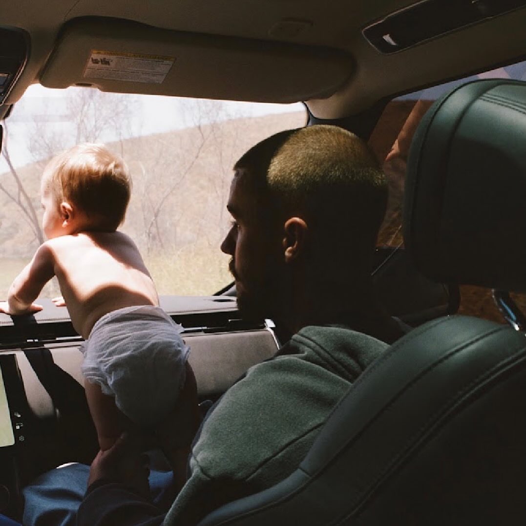 biebernovidade's tweet photo. 🚨SOCORRO! Justin Bieber postou novas fotos com o Jack. https://t.co/s9Ku2FBPFN