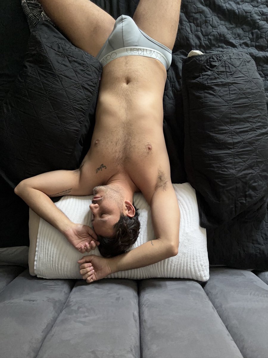 menundiespotter's tweet photo. Los #hombres que se atreven a usar #trusa y presumir su #bulto son unos chingones y @Elgomez39 lo sabe 😏🩲🔥
Aquí se respeta al que provoca sin miedo.
¿Ya nos mostraste la tuya o solo vienes a mirar? 👀
⠀
#TrusaHot #MachoChingón #SlipGame
💾 RT si aceptas el reto https://t.co/Ztj1kdqGkp