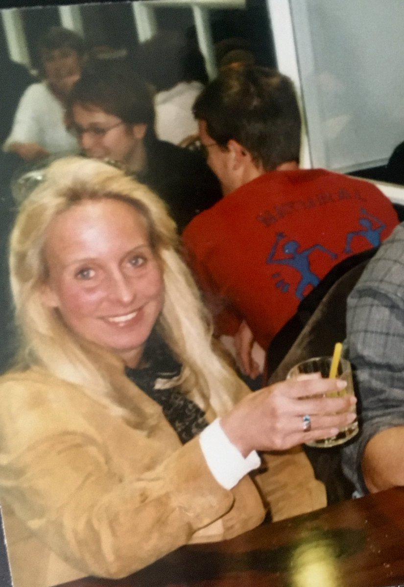 Annabaesle's tweet image. #Expo2000 in #Hannover - der Abend klingt aus im Pavillion von Brasilien mit dem stärksten Caipirinha ever.

Man sieht’s. Ich weiß.🤪
Ein legendärer Abend.

#ThroughbackThursday