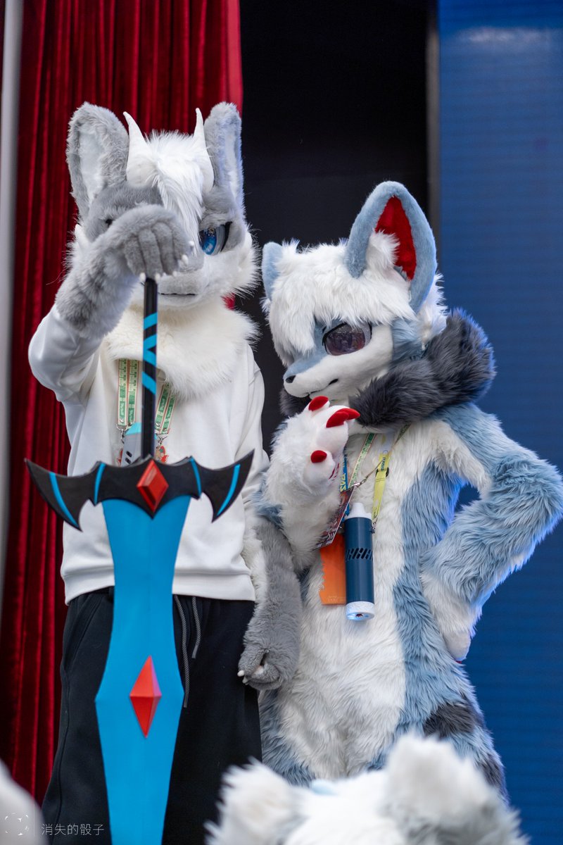 #FursuitFriday 
帅气，无需多言