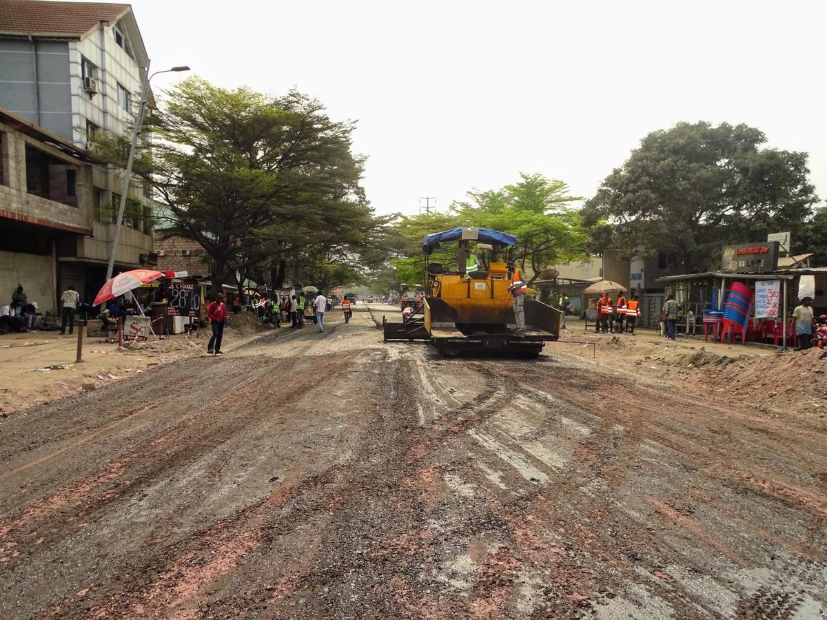 #RDC : BANDAL EN CHANTIER !!! 

Les travaux de réhabilitation des avenues de la commune de Bandalungwa sont rendus possibles grâce au suivi permanent de notre plaidoyer, avec le concours du Gouvernement central qui a mobilisé les moyens et l’appui de l’exécutif provincial, lequel