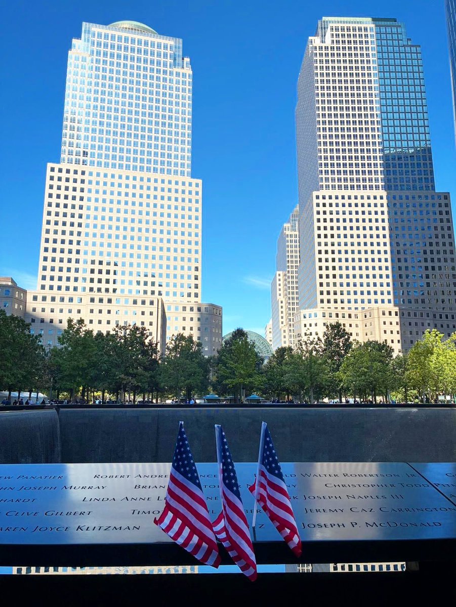 🕊️ On this day of remembrance, the Consulate General of France in New York stands with Americans in sorrow and pays tribute to the victims of the September 11, 2001 attacks. 

We will never forget. 🇺🇸

#worldtradecentermemorial